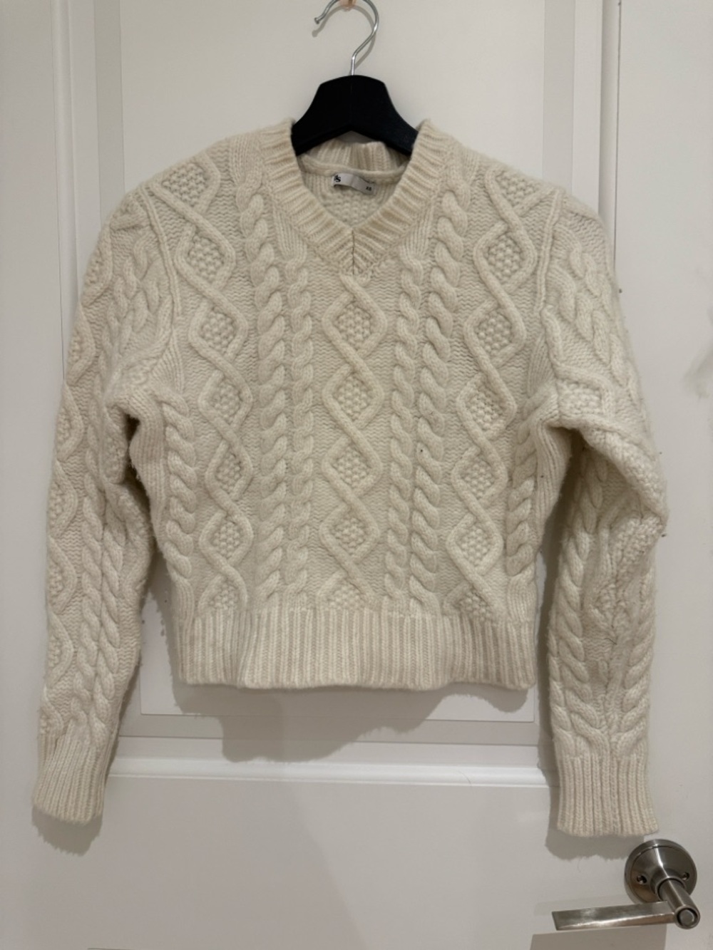 100% wool Cream Cable Knit V-Neck Sweater